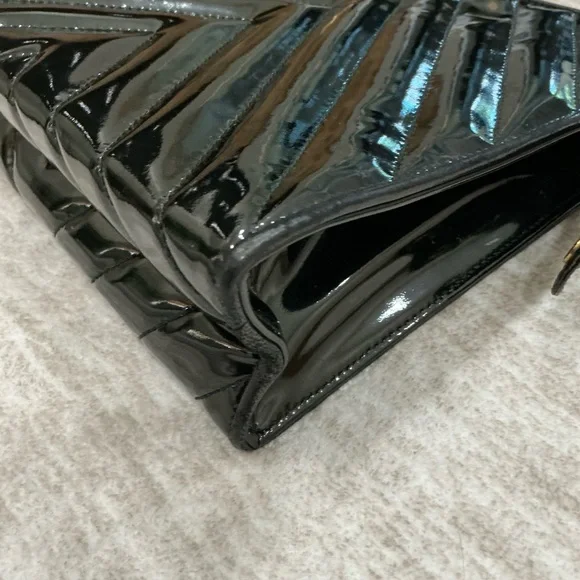 ✨💎1989-1991✨💎 CHANEL SERIES ONE 💎V STITCH ENAMEL COCO MARK BAG W/ CARD/COA/DUSTY - Picture 9 of 16